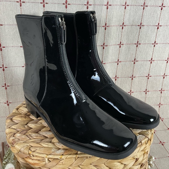 Aquatalia “Tenley” Patent Leather Ankle Boots Water Resistant Front Zip 7.5 New - Picture 2 of 8
